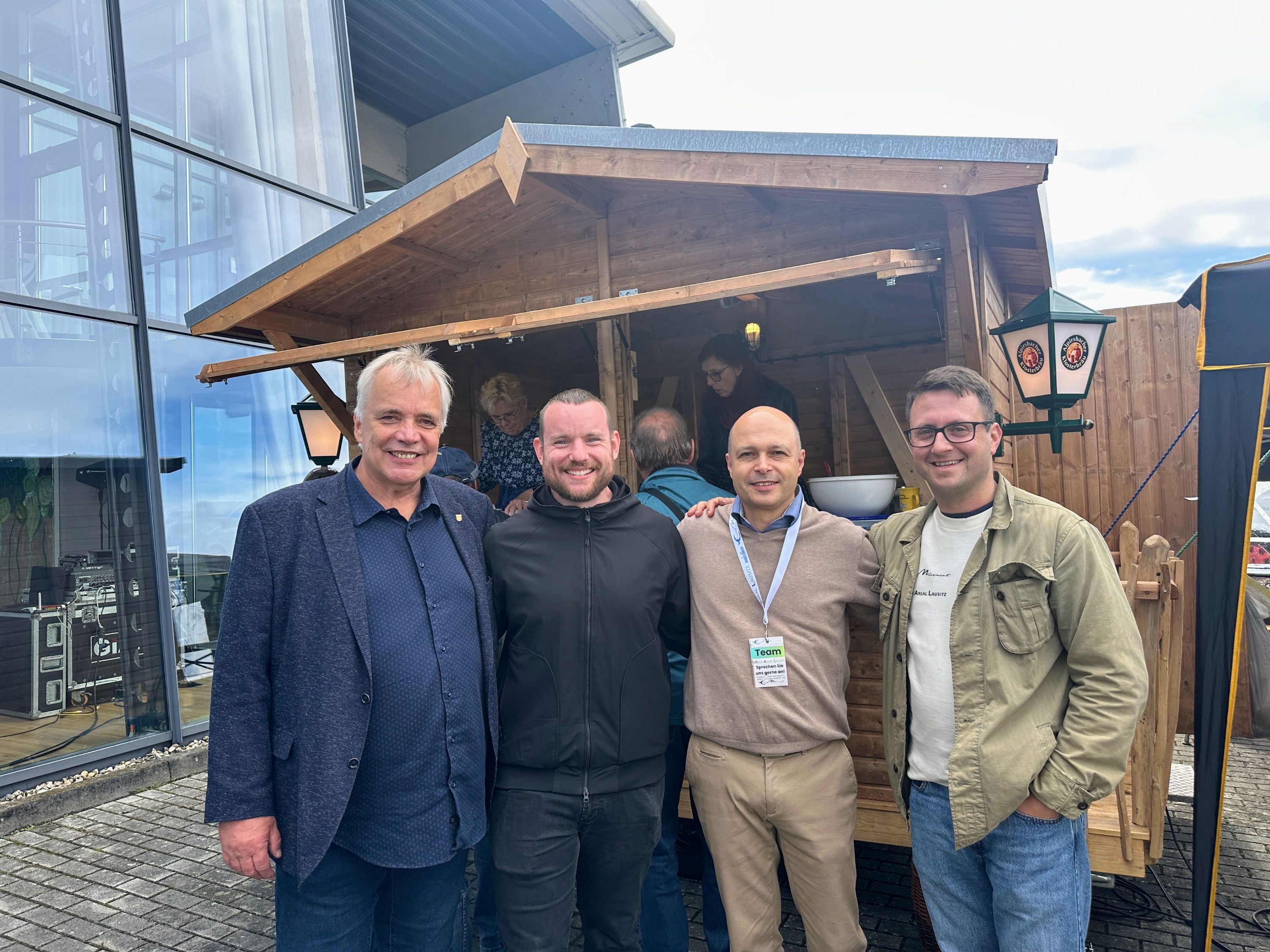 Wichtige Stimmen aus Verwaltung, Politik, Wirtschaft und Zivilgesellschaft im Gespräch: Amtsdirektor Norbert Krüger, Landtagsabgeordneter Lars Katzmarek, Guido Filipov (Euromovement) und Martin Grunewald, Geschäftsführer des Suppenstübchens Cottbus | BERLINboxx